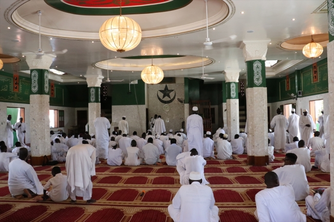 Atlas Okyanusu kıyısındaki İlahiyat Camii'nde "beyaz cuma" geleneği